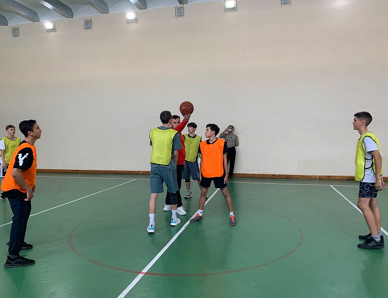 Завершились соревнования по баскетболу среди студентов первого курса