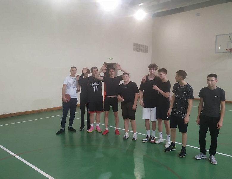 13 октября в КСК начались соревнования по баскетболу