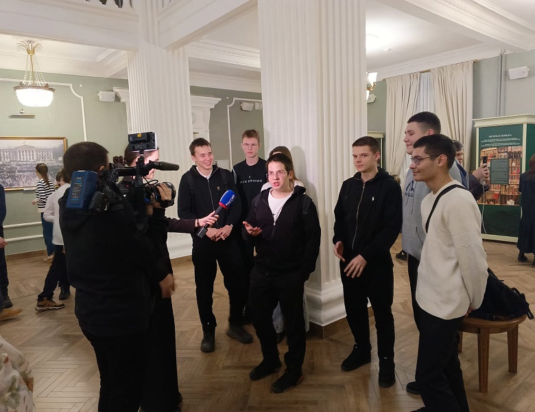 Поход в театр ТЮЗ со студентами группы СД 9-25