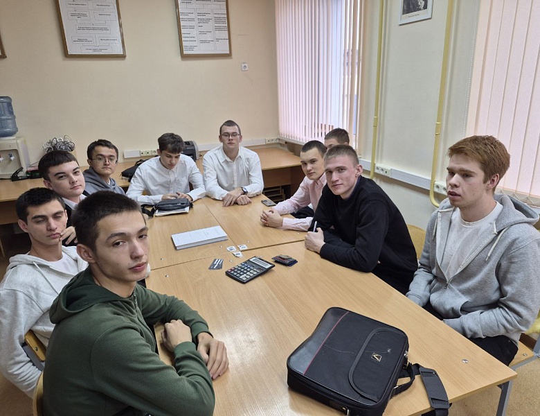 Встреча студентов Колледжа и специалиста по кадрам АО «ОЭЗ ППТ «Алабуга» Анастасии Зимониной