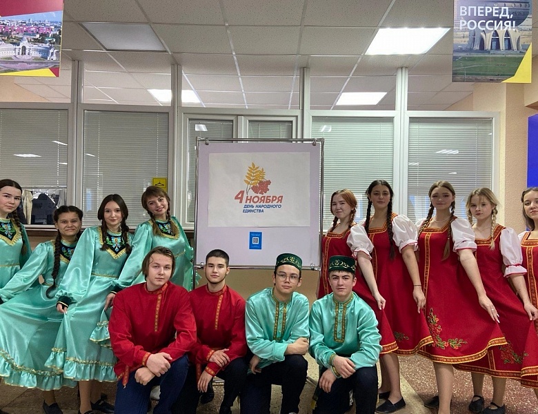 Народов много - Родина одна!