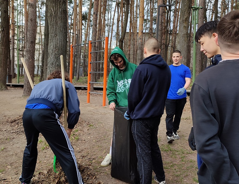Субботник на озере "Комсомольском"