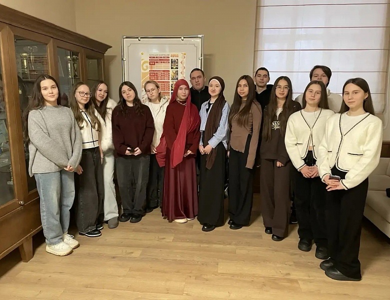 Просмотр студентами и преподавателями колледжа фильма «Кара Урман»