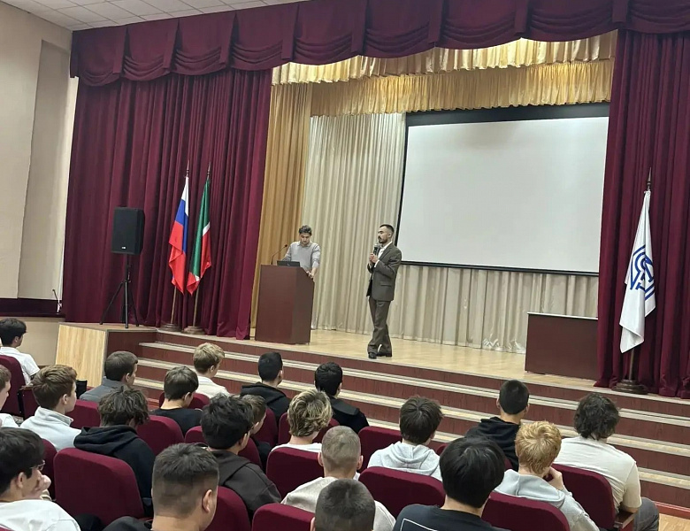 Встреча студентов с представителями подразделения «Сталинские соколы»