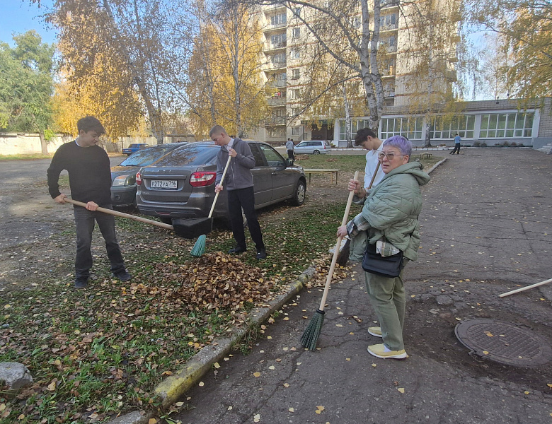 В Казанском строительном колледже началась осенняя уборка!