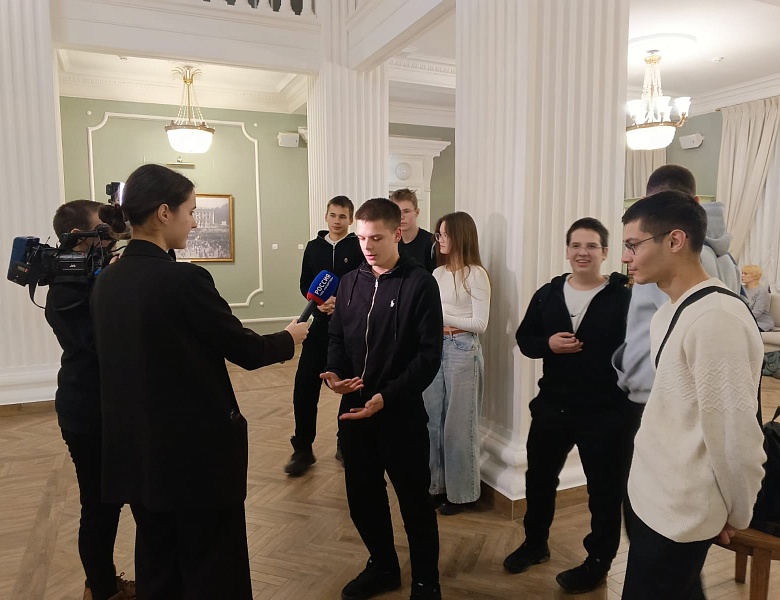 Поход в театр ТЮЗ со студентами группы СД 9-25