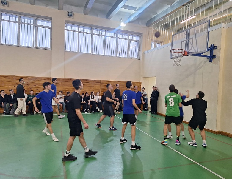 Соревнования среди юношей первых курсов по баскетболу