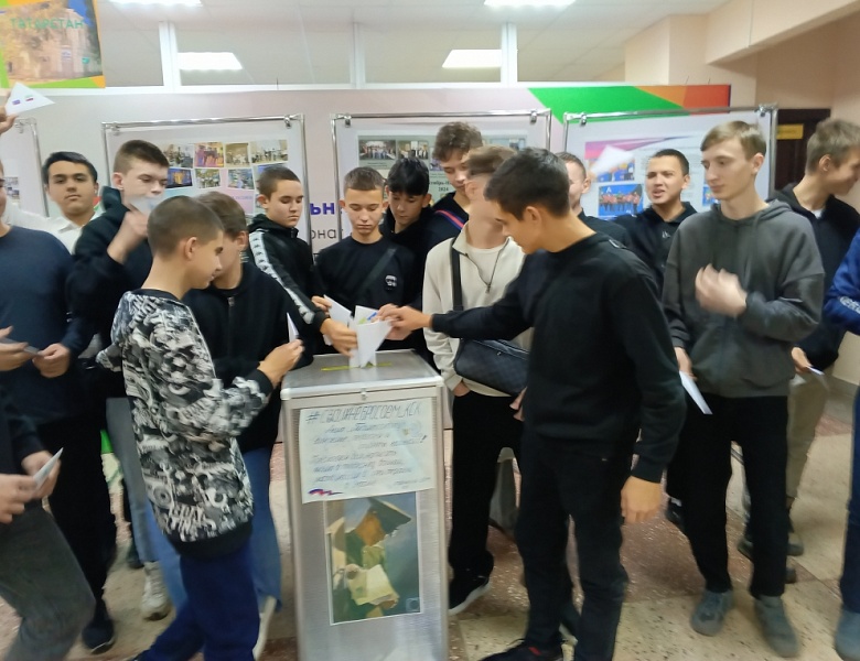 Участие студентов колледжа в акции «Письмо солдату»