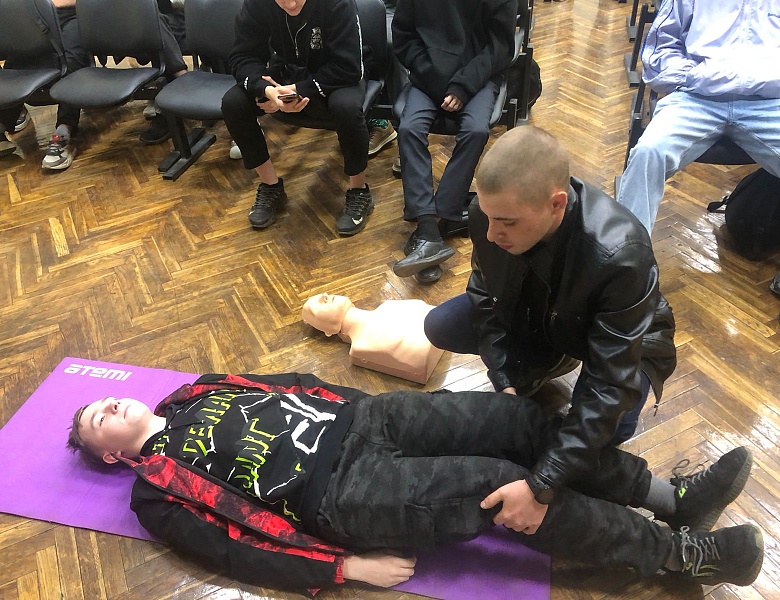 Участие студентов и педагогов колледжа в мастер-классе по оказанию первой помощи