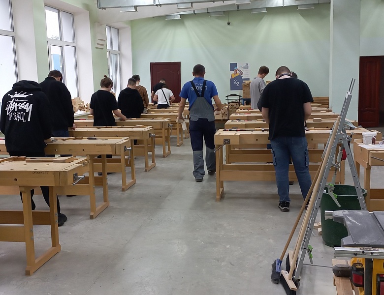 Профессиональные пробы по программам «Маляр», «Плотник»