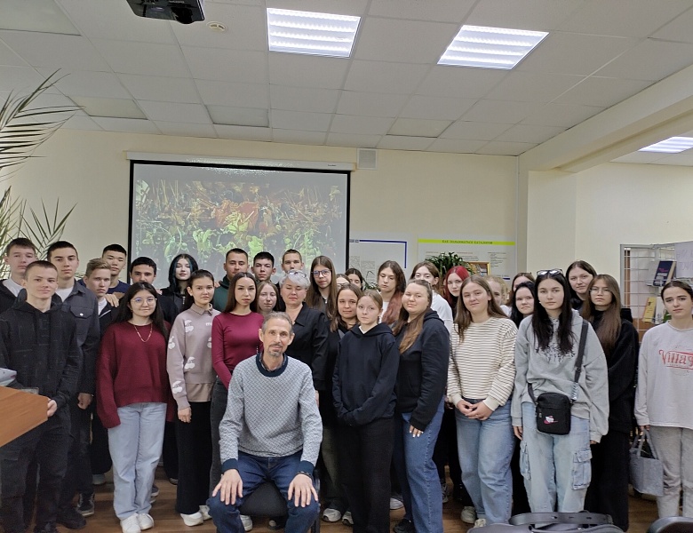 Литературная встреча, посвящённая 80-летию Великой Победы «Строки опалённые войной...»