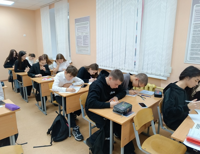 Участие студентов колледжа в акции «Письмо солдату»