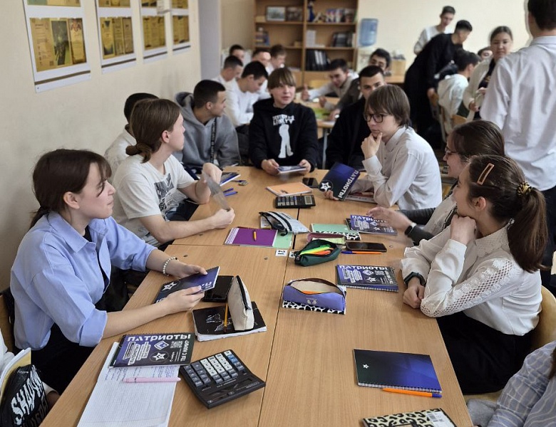 Встреча студентов Колледжа и специалиста по кадрам АО «ОЭЗ ППТ «Алабуга» Анастасии Зимониной