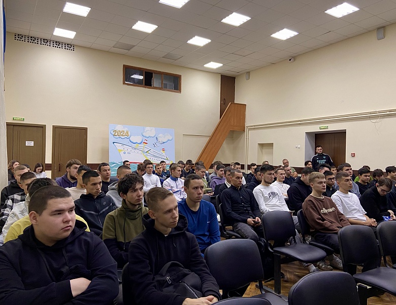 Встреча студентов колледжа с представителем Филиала федерального государственного казенного военного образовательного учреждения