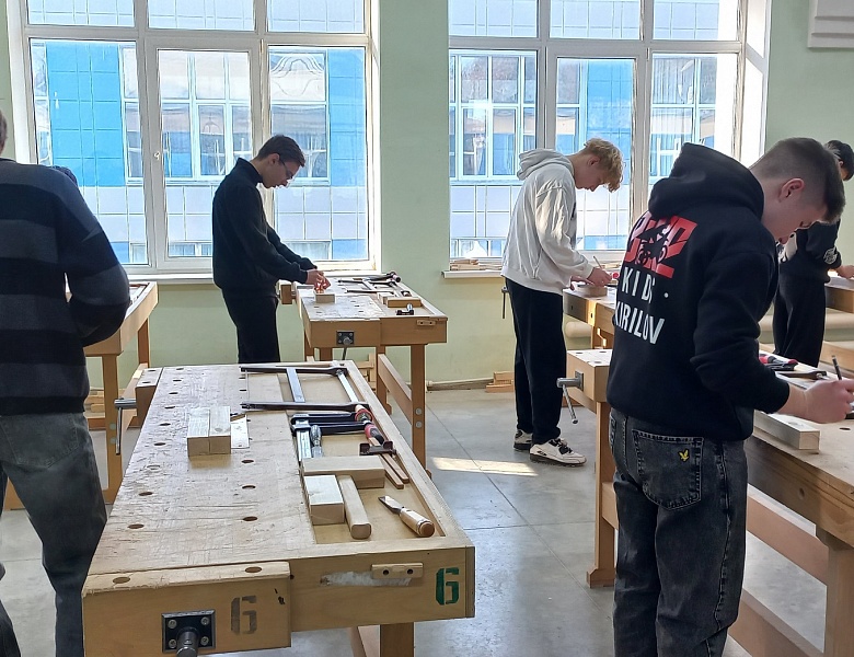 Профессиональные пробы по программам «Маляр», «Плотник»