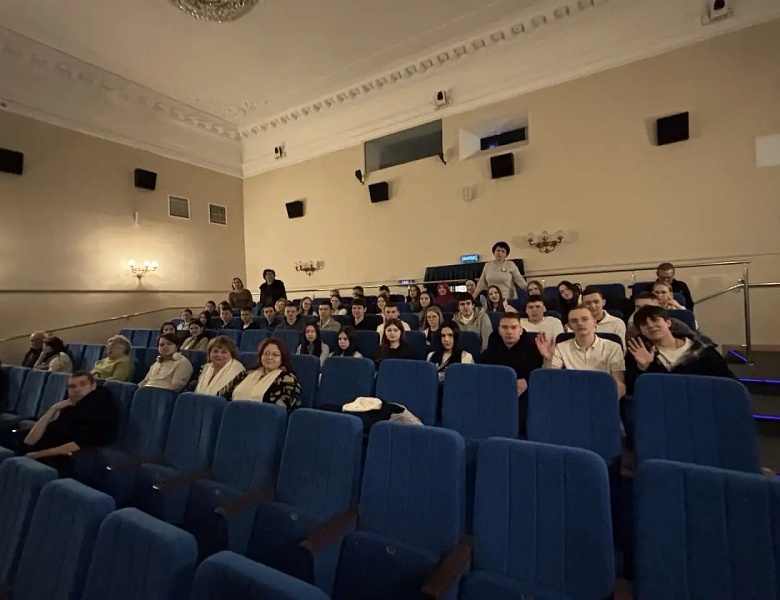 Просмотр студентами и преподавателями колледжа фильма «Кара Урман»